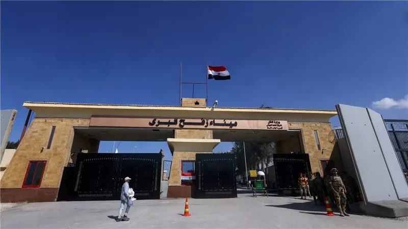 مصر تعلن عن دخول 50 شاحنة وقود يوميا إلى غزة