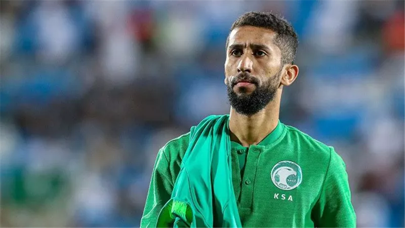 مدير المنتخب السعودي يكشف تفاصيل جديدة حول أزمة سلمان الفرج.. هل حان وقت الاعتزال؟