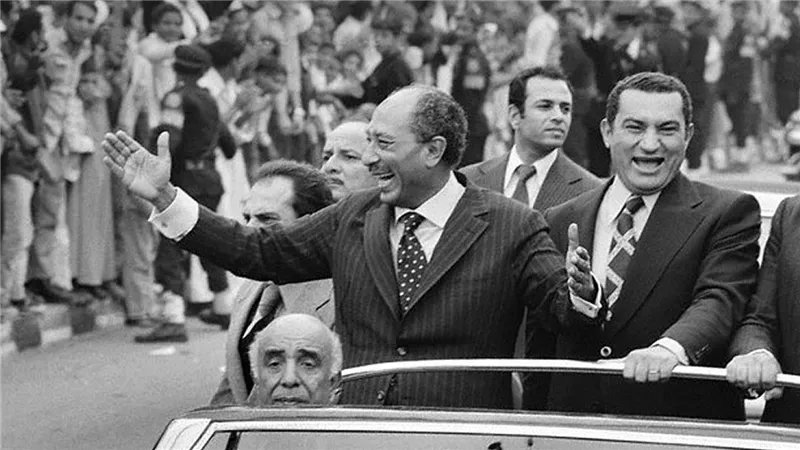 هل الرئيس السادات كان يشجع الأهلي أم الزمالك؟.. وزير الرياضة السابق يُجيب