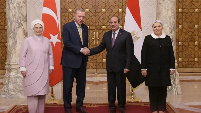 أردوغان يزور القاهرة وعينه على مصالح استراتيجية واقتصادية