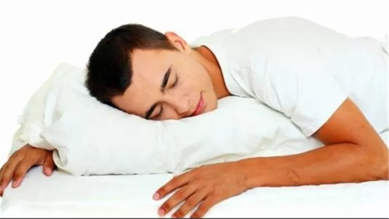 أضرار النوم على البطن.. 7 مخاطر والأخيرة تخص النساء فقط