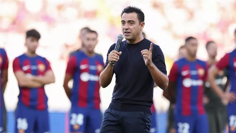جاسوس في برشلونة.. تفاصيل مُثيرة حول تحقيقات تشافي لكشف الأمر