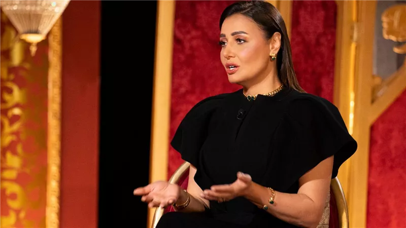حلا شيحة تعترف «ع المسرح» مع منى عبد الوهاب: حبيت النقاب وياريت الناس تحترم إحساسي