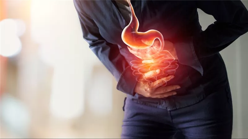 أسباب حموضة المعدة.. 6 عوامل محفزة و5 علامات خطر