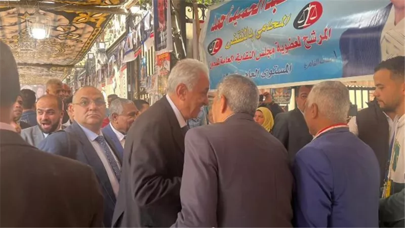 سامح عاشور يدلى بصوته فى انتخابات المحامين