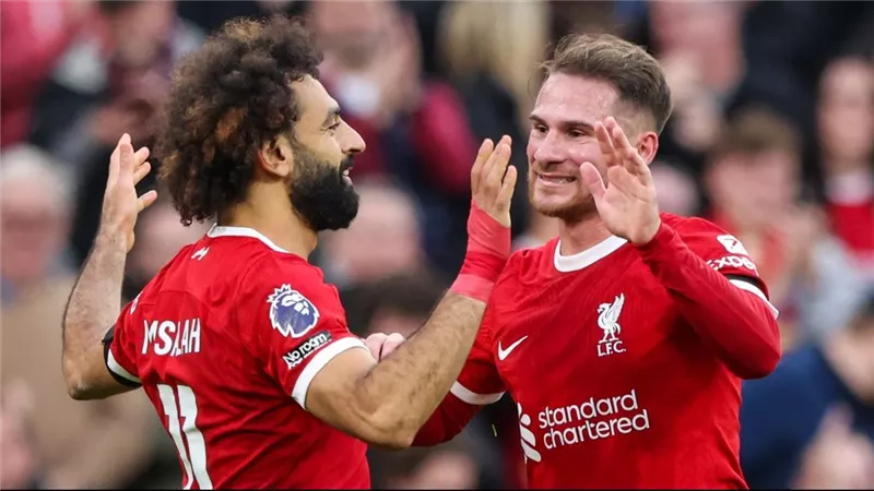 نصيحة هامة من محمد صلاح إلى زميله في ليفربول.. قصة غريبة بطلها 