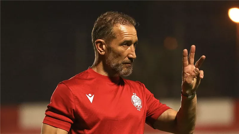 رسميًا.. الوداد المغربي يعلن تعيين عزيز بن عسكر مدربا للفريق الأول