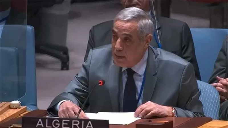 الرئيس الجزائري يناقش مع أمين منظمة التعاون الإسلامي سُبل الدفاع عن قضايا الأمة