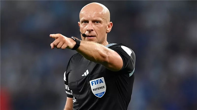 البولندي مارسينياك حكمًا لموقعة ريال مدريد وبايرن ميونخ في دوري أبطال أوروبا