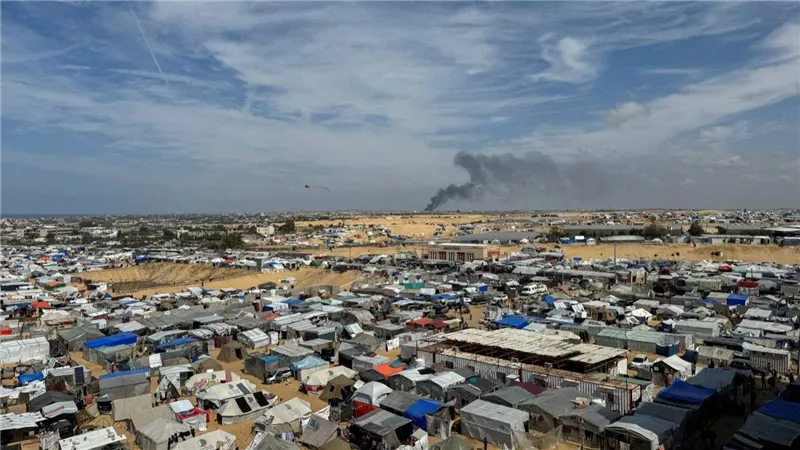 وول ستريت جورنال: الفلسطينيون يفرون من القتال الموسع في رفح