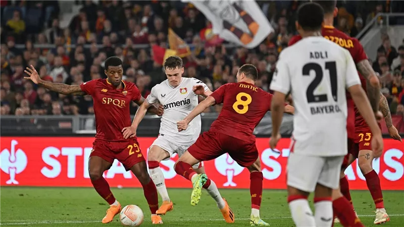 روما ضيفا على باير ليفركوزن في قمة نارية بحثا عن التأهل لنهائي الدوري الأوروبي
