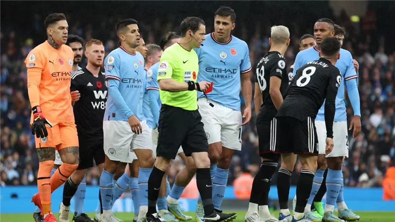 مانشستر سيتي ضيفا ثقيلا على فولهام لحسم صدارة الدوري الإنجليزي