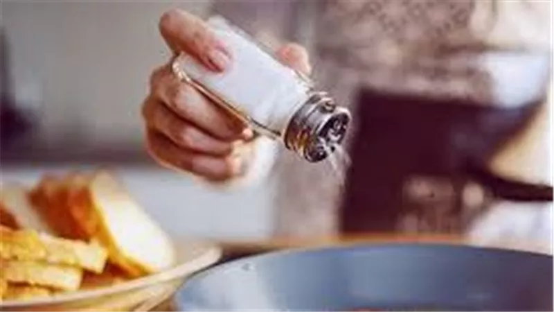 علاقة ملح الطعام بسرطان المعدة.. تعرف على مخاطر الاكثار منه