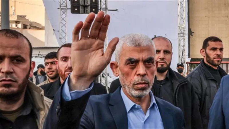 خشبة يائسة وبائسة.. كيف حاول السنوار النجاة من الموت؟