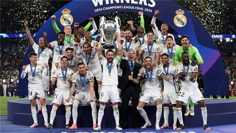 الكرة الذهبية.. ريال مدريد يتوج بجائزة أفضل فريق في العالم 2024