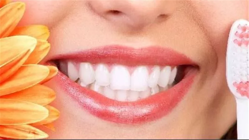 أضرار شرائط تبييض الأسنان