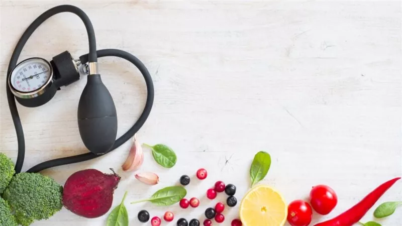 علاج ارتفاع الضغط المفاجئ بالمنزل.. أيهما أفضل النظام الغذائي أم الرياضة؟