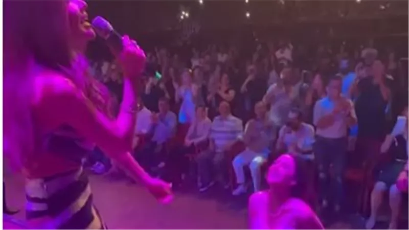 حبك سفاح.. فيديو للحظة رقص مرام على مع نانسي عجرم وسط تفاعل كبير من الحضور.. شاهد