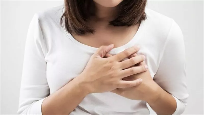 أسباب ألم الثدي أثناء فترة التبويض وكيفية التعامل معه.. للنساء فقط