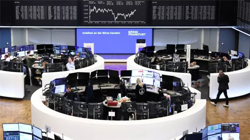 الأسهم الأوروبية تستقر عند قمة تاريخية