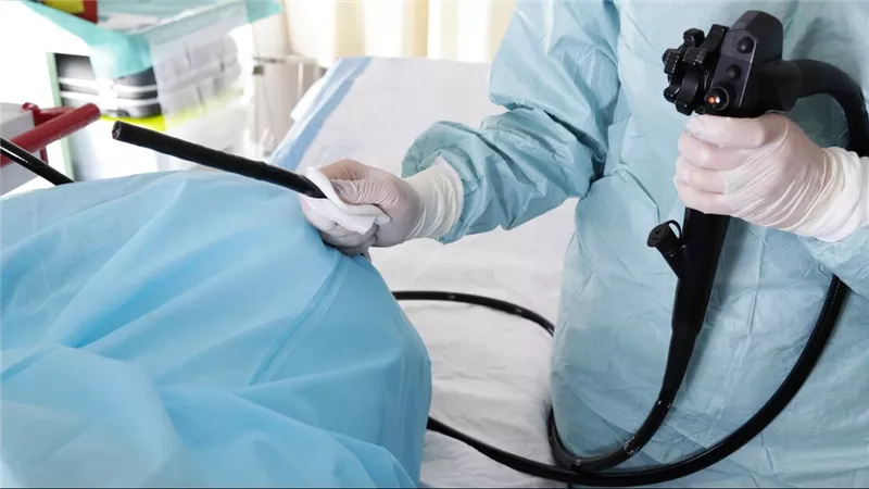 متى يطلب الطبيب تنظير القولون؟.. إجراء طبي آمن لهذه الحالات