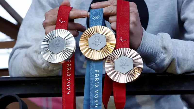 قطع من برج إيفل.. معلومات عن ميداليات أولمبياد باريس 2024