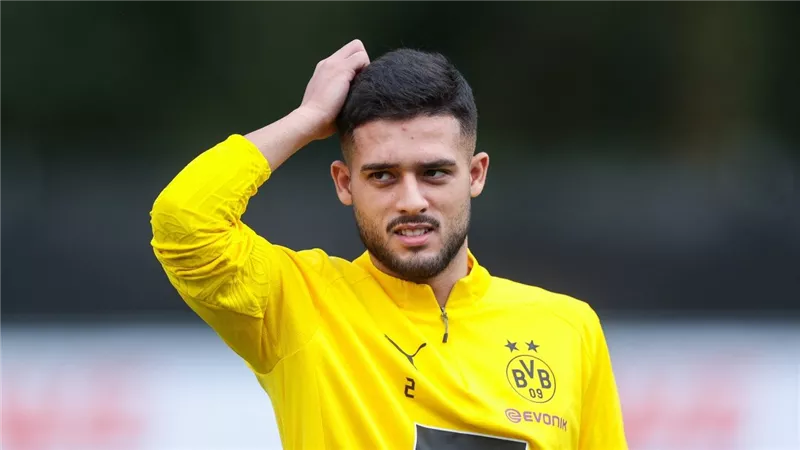 رسميا.. بوروسيا دورتموند يعلن ضم المدافع البرازيلي يان كوتو