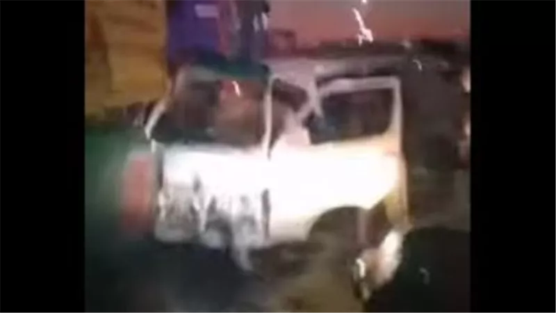 حادثه الدائري.. تصادم مروع بالمعادي.. تريلا تُطيح بميكروباص وتغلق الدائري