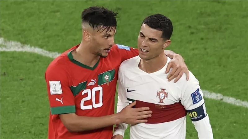 الأهلي يحسم صفقة أشرف داري.. والد اللاعب يكشف لـ 