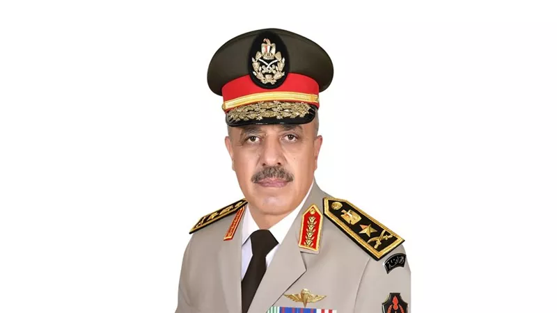الفريق أحمد خليفة يتفقد مراحل التدريب بمعهد ضباط الصف المعلمين (فيديو)