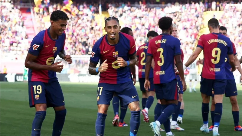 بالقوة الضاربة.. فليك يعلن قائمة برشلونة لمواجهة ألافيس بالدوري الإسباني