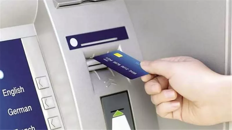  رسوم السحب من ماكينات ATM أو الصراف الآلي
