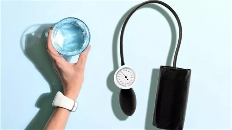 هل الجفاف يسبب ارتفاع ضغط الدم؟.. العلاقة بين جفاف الجسم والضغط