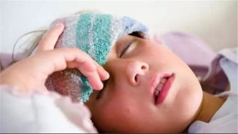 علاج الحمى في المنزل للأطفال بـ 10 خطوات مهمة