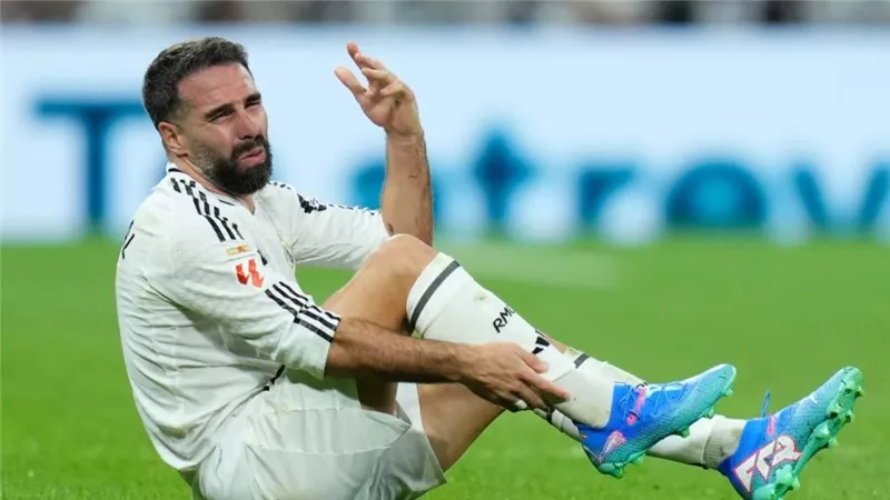 3 أندية إنجليزية تستهدف ضم كارفخال بعد رحيله عن ريال مدريد