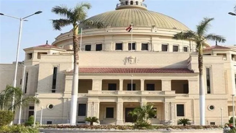 استمرار تطبيق الكشف الطبى على الطلاب الجدد المقبولين 2024 بكليات جامعة القاهرة