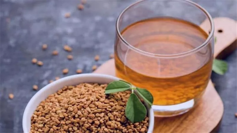 فوائد شرب الحلبة على الريق.. 10 منافع مذهلة للرجال والنساء 