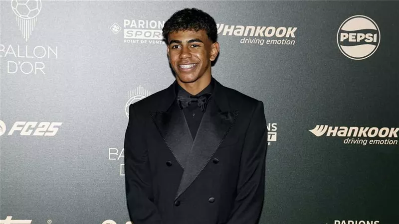 الكرة الذهبية.. لامين يامال يحصد جائزة أفضل لاعب صاعد في العالم 2024