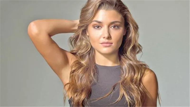  ممثلة وعارضة أزياء تركية.. من هي هاندا ارتشيل ويكيبيديا؟ (الحياة الشخصية وسبب الشهرة)