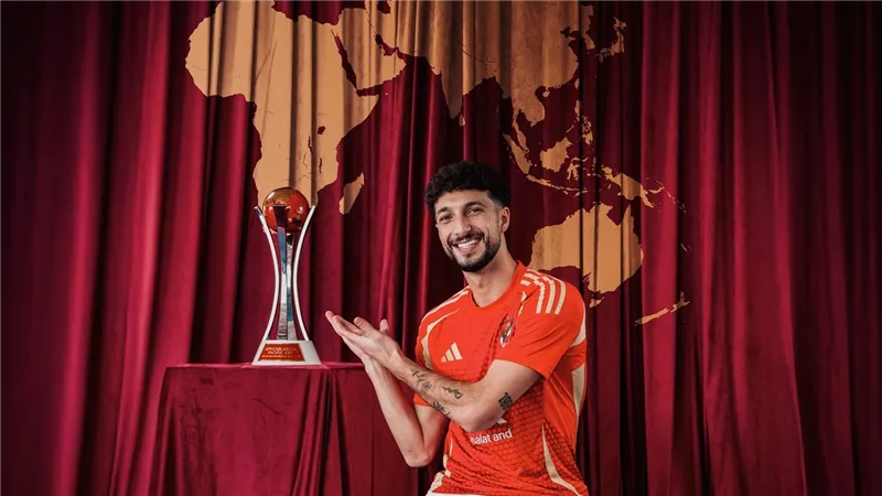 شاهد.. جلسة تصوير الأهلي المصري قبل المشاركة في إنتركونتيننتال (صور)