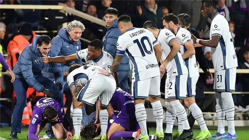 لاعب فيورنتينا يجري جراحة لتركيب جهاز تنظيم ضربات القلب
