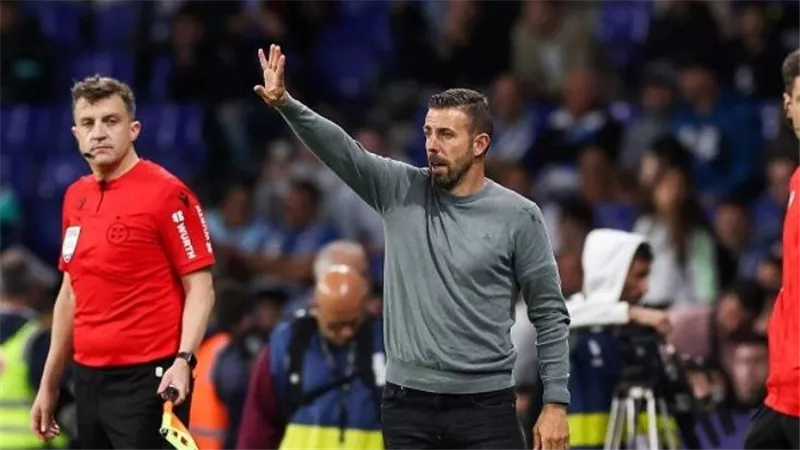 رسميا.. تعيين مدربا جديدا لمنتخب قطر قبل انطلاق خليجي 26