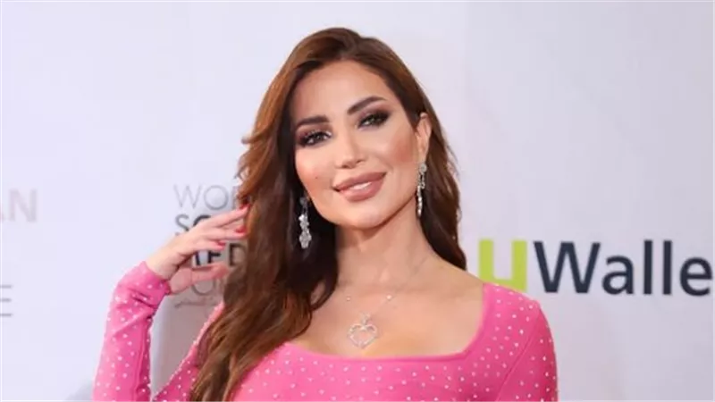  بجاكيت باللون البيج وشورت أسود قصير.. أحدث ظهور لنسرين طافش (صور)