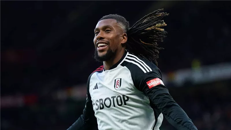 خامس لاعب.. أليكس أيوبي يقتحم قائمة إفريقية تاريخية في الدوري الإنجليزي