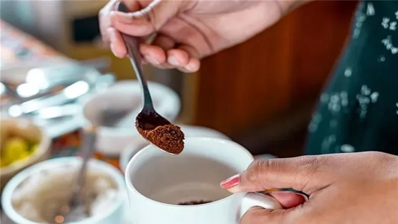 فوائد وأضرار القهوة سريعة الذوبان.. الدراسات الطبية توضح