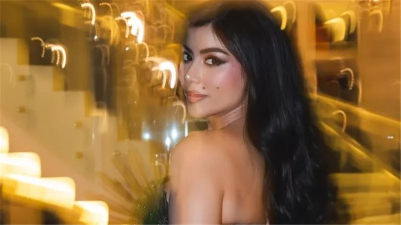بالأخضر المكشوف.. كارولين عزمي تخطف الأنظار حفل Joy Awards