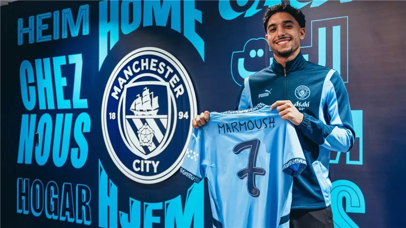 عمر مرموش يرتدي القميص رقم 7 في مانشستر سيتي