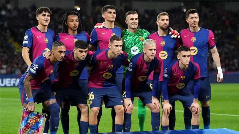 ليفاندوفسكي يقود تشكيل برشلونة أمام بنفيكا في دوري أبطال أوروبا