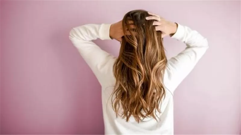 كيفية العناية بالشعر في الشتاء.. خطوات سحرية تضمن صحته ونموه الطبيعي