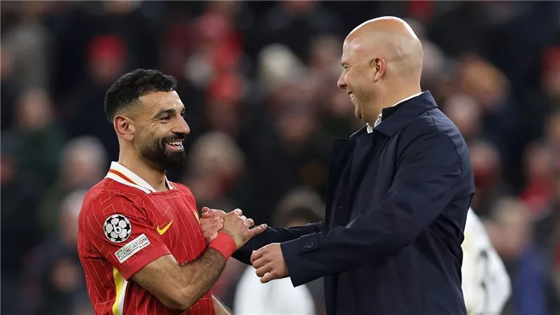 آرني سلوت: محمد صلاح مثال عظيم للاعبين الآخرين.. وعلى الشباب التعلم منه